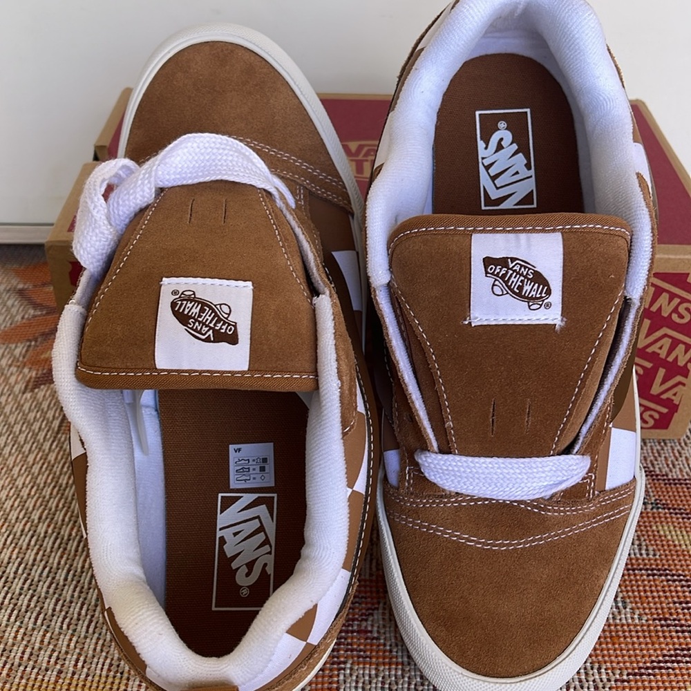 Vans Men’s Knu Skool
Mega Check Brown
VN000CRPBRO
Sneakers - Picture 12 of 16